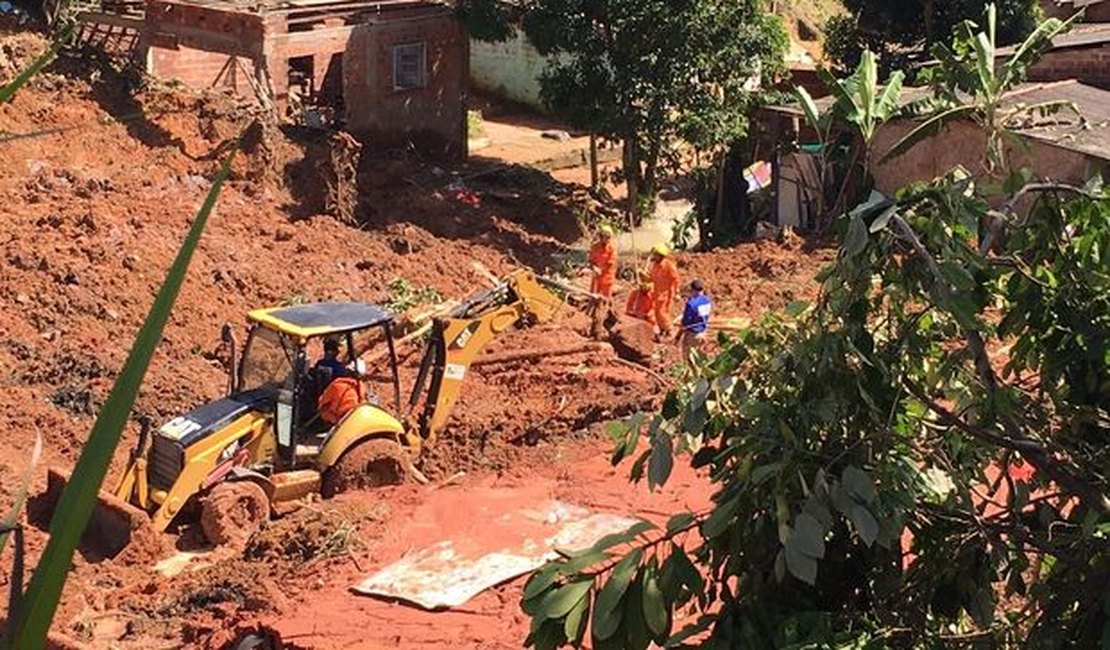 Corpo de quinta vítima de deslizamento em Maceió é encontrado