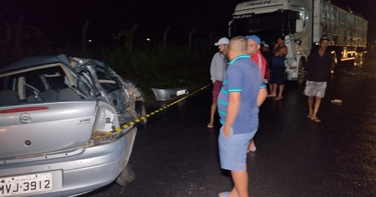 V Deo Homem Morre Ao Colidir Ve Culo Contra Carreta Em Ultrapassagem