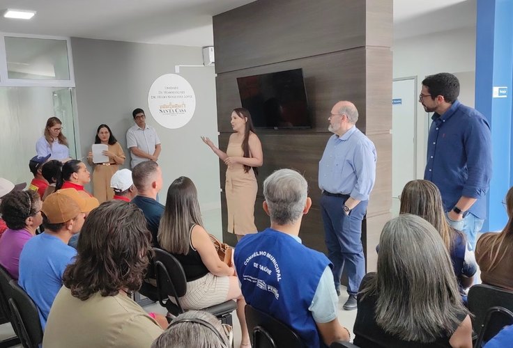 Pacientes visitam Centro de Hemodiálise de Penedo e conhecem equipe responsável pelo serviço