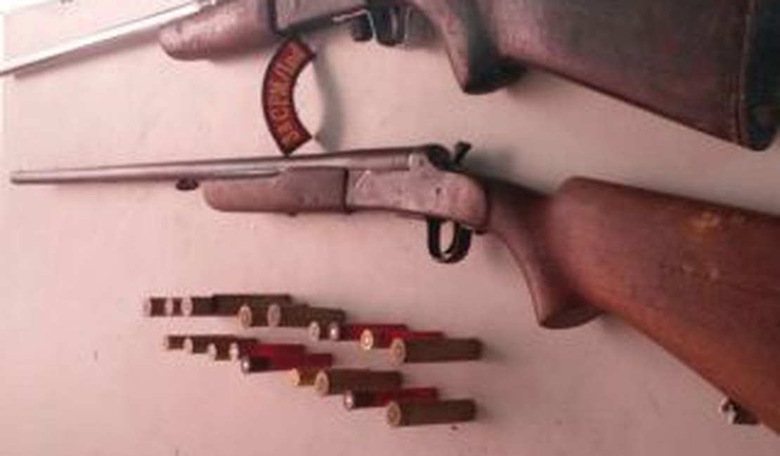 Polícia prende dupla armada com espingardas em Paripueira