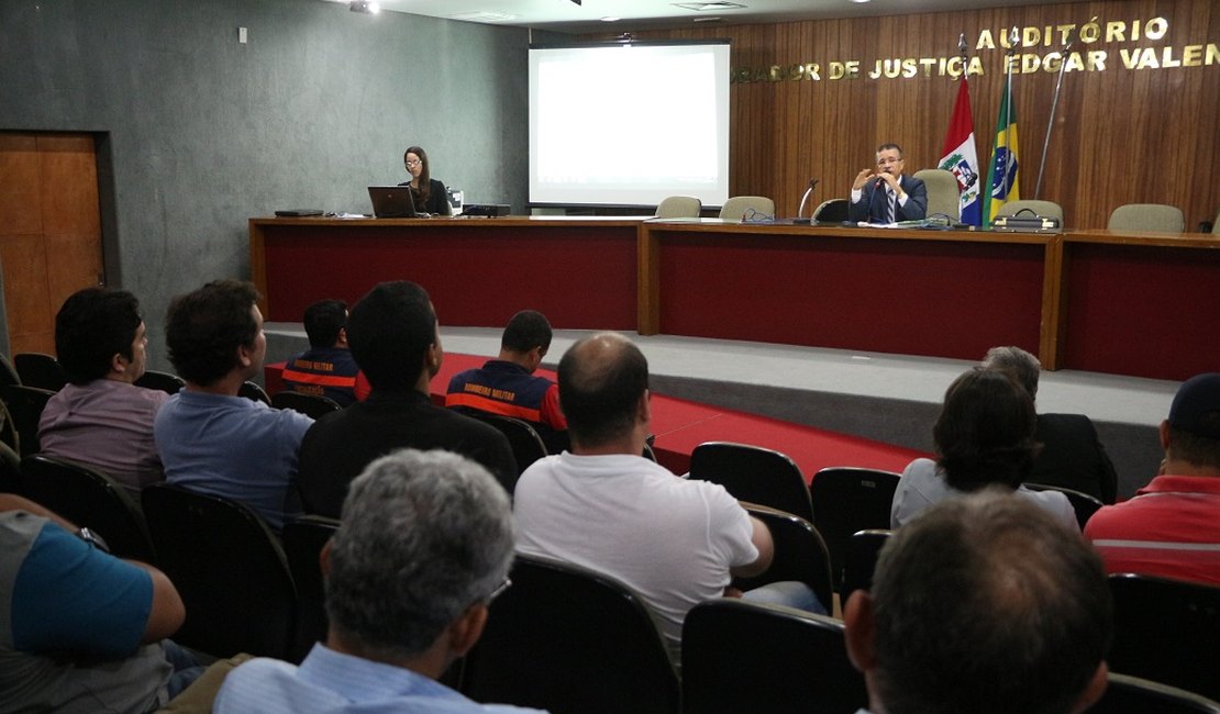 Promotoria de Justiça de Defesa do Consumidor define regras para festejos de réveillon em Maceió