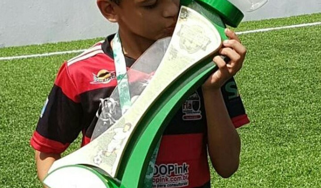 Após passar em testes, arapiraquense de apenas 8 anos será avaliado pelo Flamengo no RJ