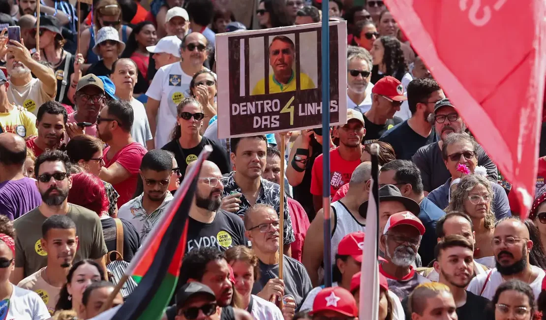 Protestos contra a PEC da Blindagem reúnem manifestantes em várias capitais do país