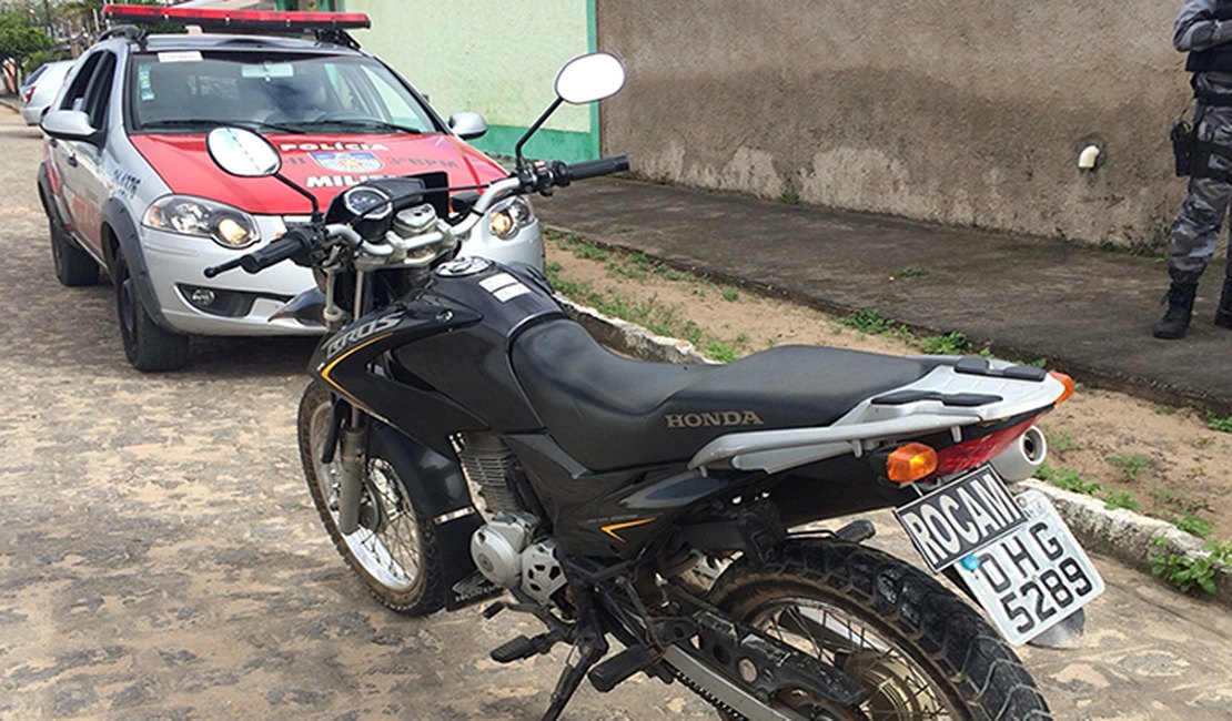 Policiais da Rocam recuperam moto roubada no Novo Horizonte, em Arapiraca