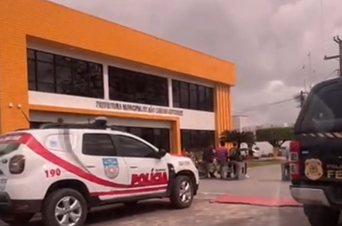 Polícia Federal realiza operação na Prefeitura e em oito Secretarias Municipais de São Luís do Quitunde