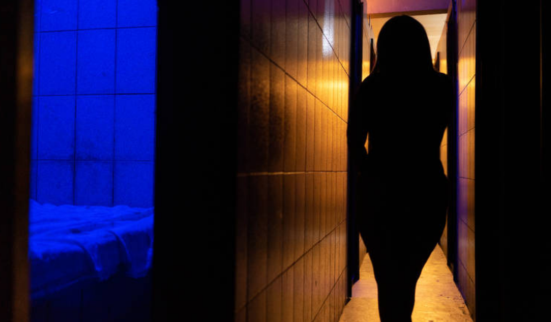 Pastor é afastado de igreja após trair esposa em casa de prostituição: 'Adultério e imoralidade sexual'