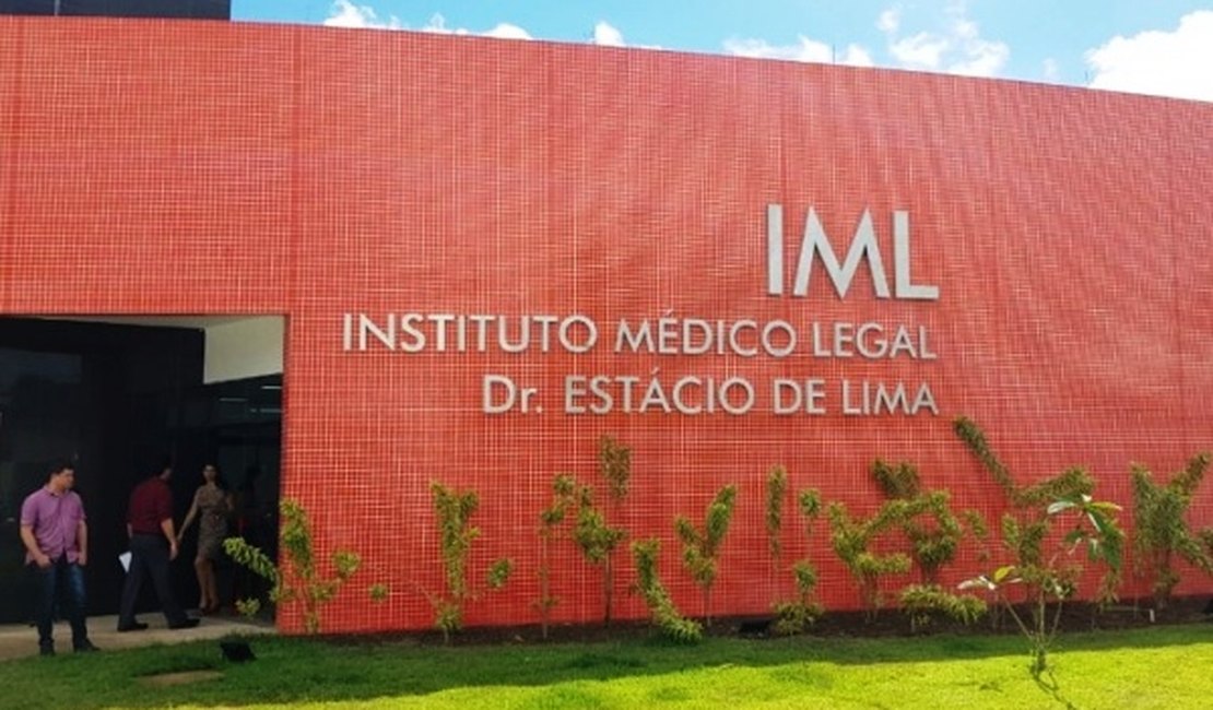 Corpo de homem é encontrado dentro de córrego no Conjunto Henrique Hequelman, em Maceió