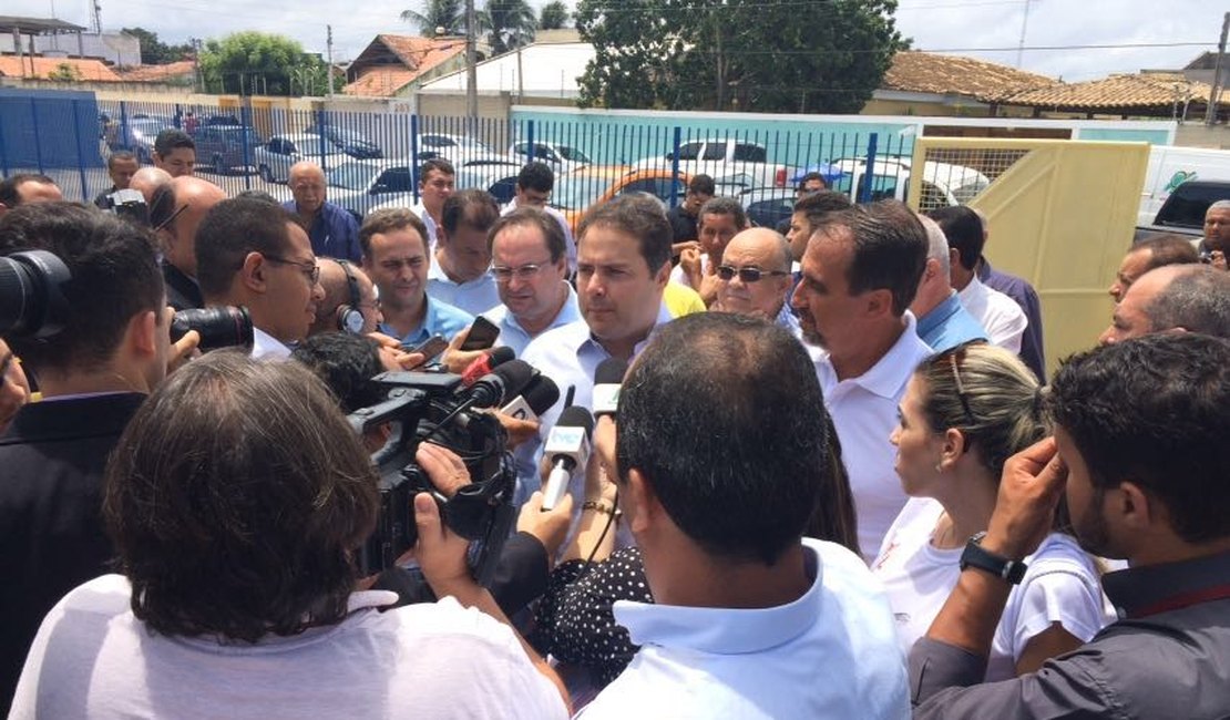 Governador e vice chegam em Arapiraca para a entrega das escolas e quadras poliesportivas