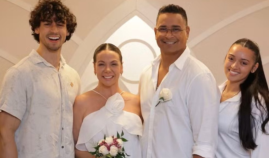 Carla Perez e Xanddy renovam votos de casamento em Las Vegas com presença de Elvis Presley e filhos