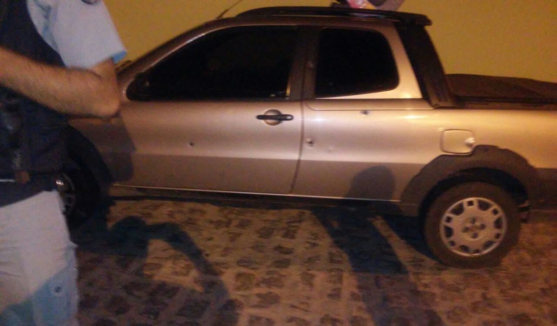 Após confusão em bar, dupla atira em carro de vítima em Campo Grande