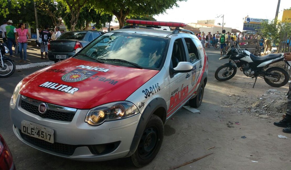 Jovem suspeito de furtar celular é linchado pela população