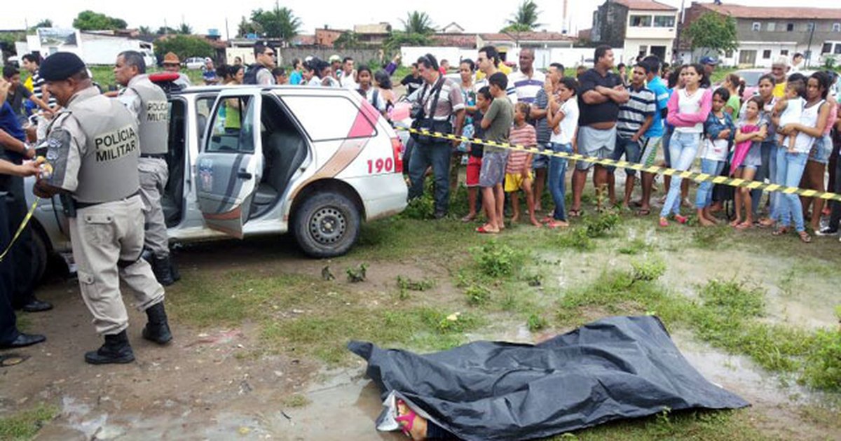 Estudante De Anos Assassinada A Tiros Em Frente A Escola J