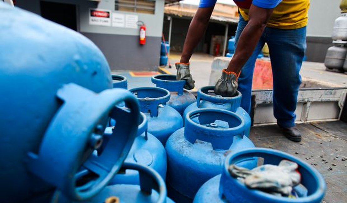 Petrobras anuncia redução no preço do gás de cozinha