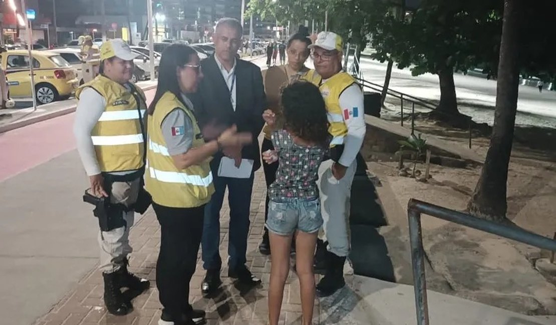 Menina é resgatada pela Ronda de Bairro após fugir de casa, em Maceió