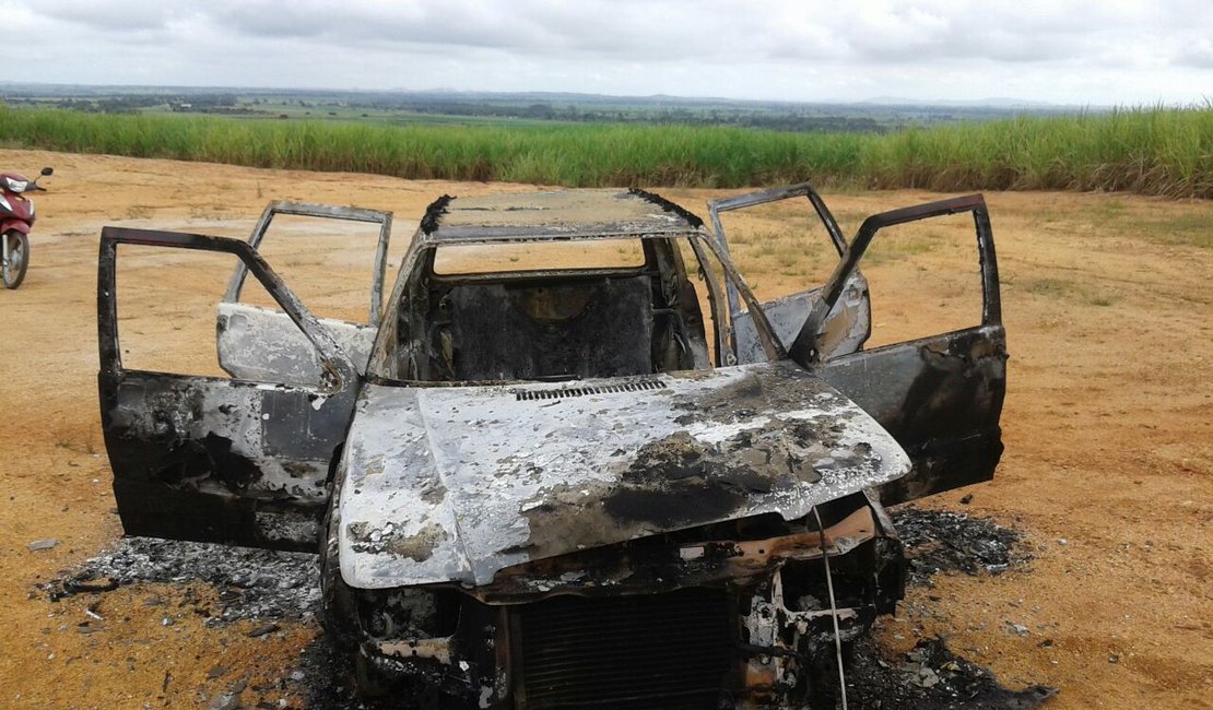 Homem é assassinado e tem carro queimado por bandidos, em São Sebastião, AL