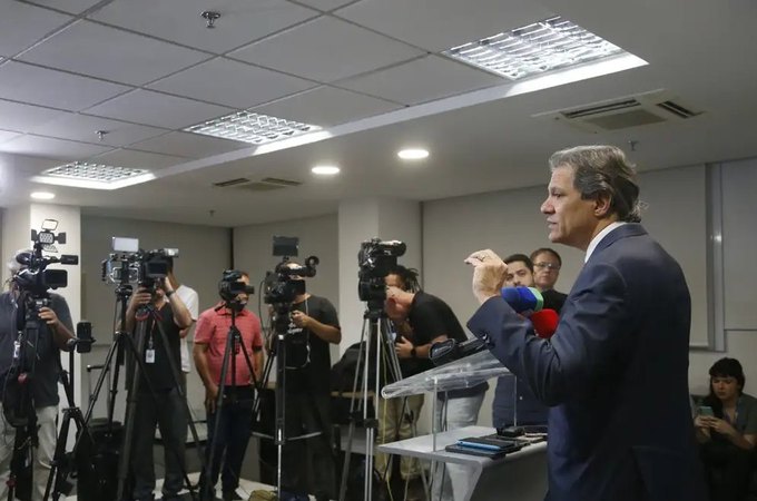 Tesouro dos EUA procura Haddad para agendar reunião sobre tarifaço