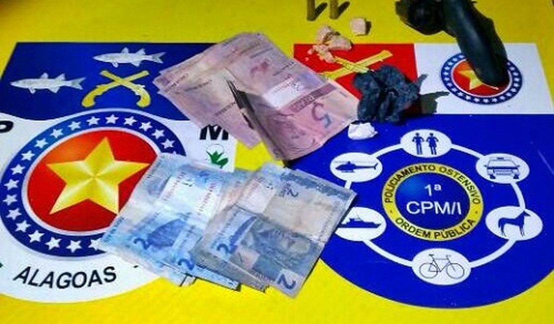 Após denúncia, mulher é presa com arma e drogas em São Miguel