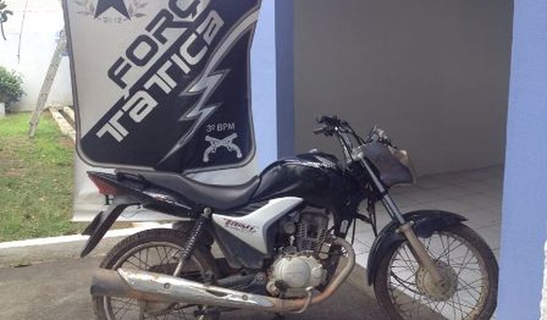 Moto roubada é abandonada no bairro Manoel Teles, em Arapiraca