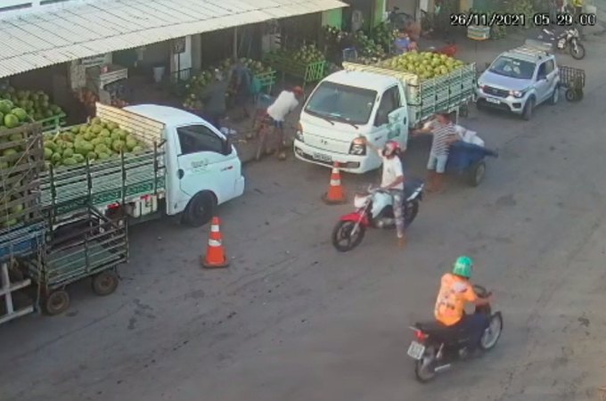 Zé do coco: Câmera flagra momento em que comerciante é assassinado; assista