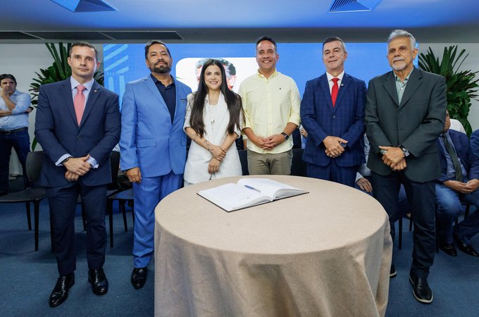 Paulo Dantas dá posse a novos secretários e anuncia maior concurso público da história de Alagoas
