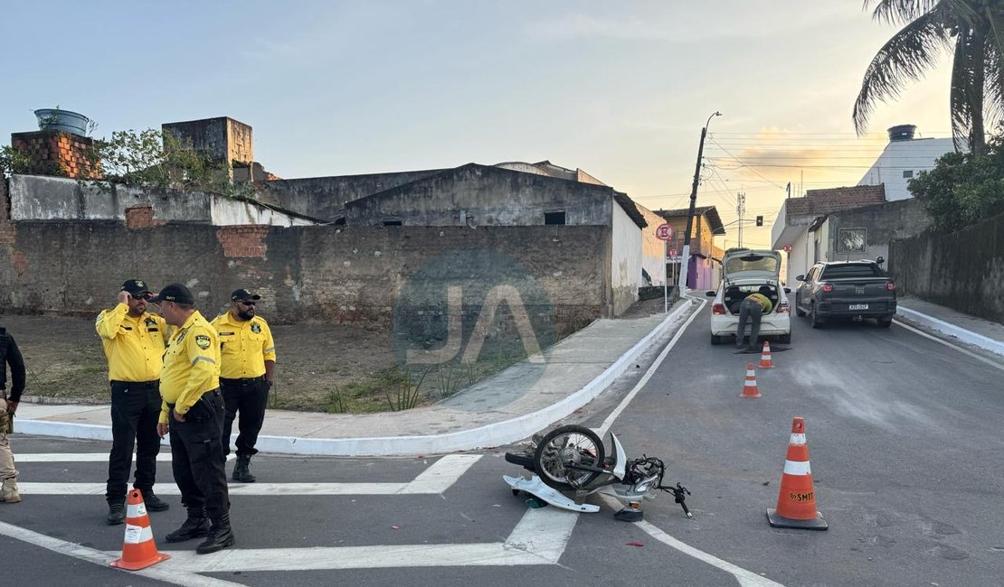 Vídeo. Colisão entre carro e moto deixa motociclista ferido em Arapiraca