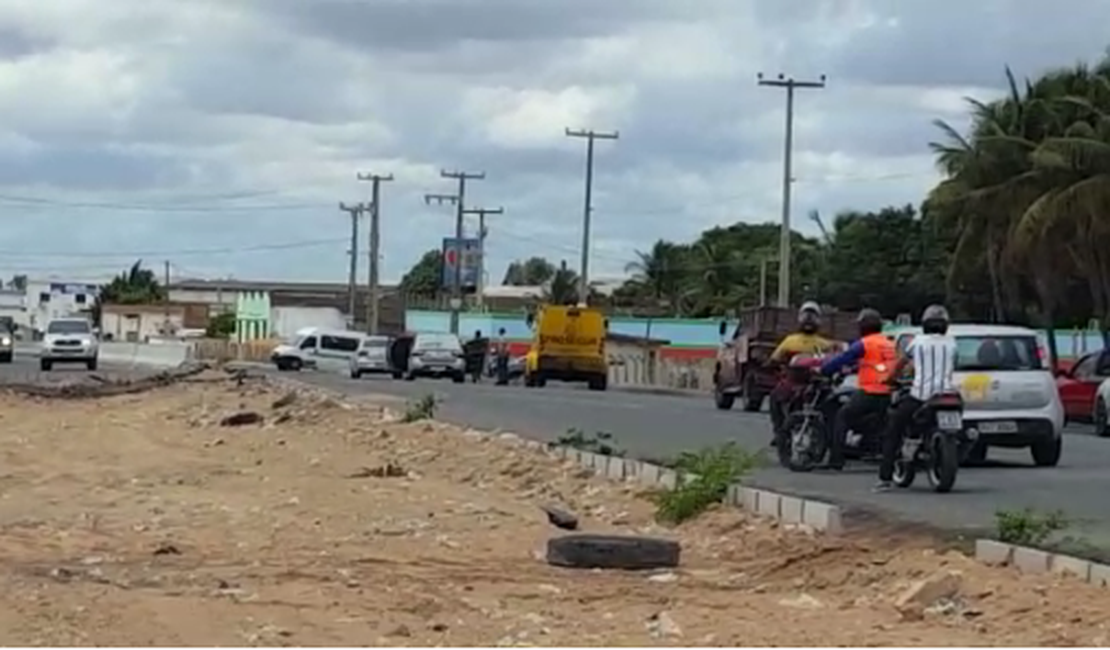 Vídeo. Policiais frustam tentativa de fuga de trio suspeito de crimes, em Arapiraca