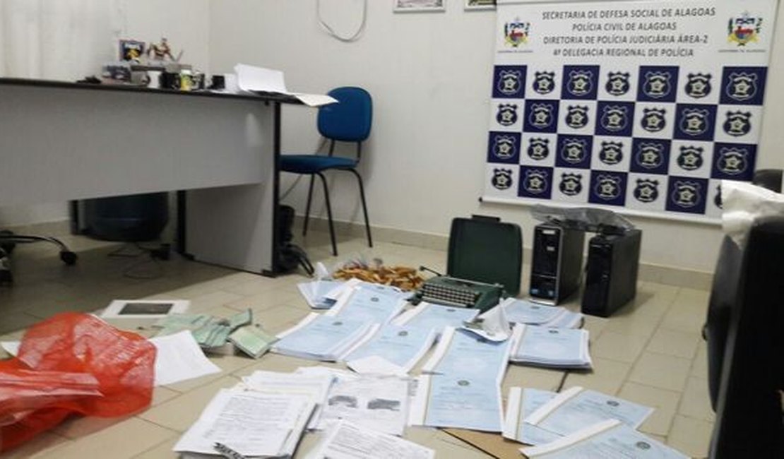 Homens são presos com documentos falsos e objetos ilícitos, em Arapiraca