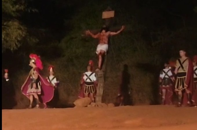 Encenação da Paixão de Cristo emociona público em Arapiraca; espetáculo também ocorre neste sábado, 19