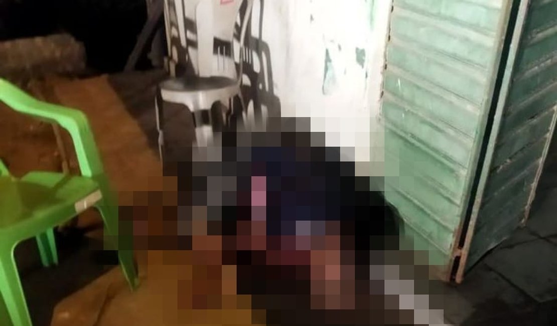 Dupla criminosa mata homem na frente de bar, no Sertão alagoano