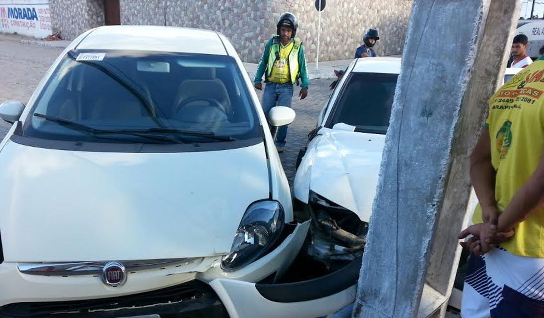 Motorista colide em veículo após desrespeitar sinalização em Arapiraca