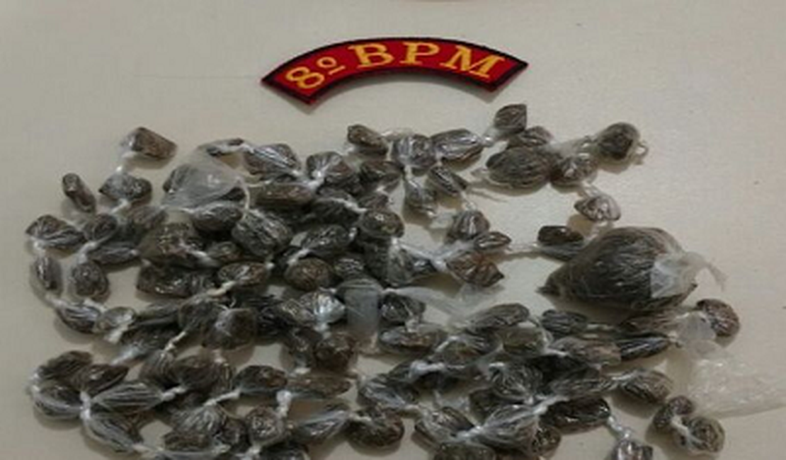 Durante patrulhamento, 8º BPM apreende drogas em Rio Largo