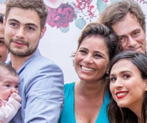Tatá Werneck se desentende com a sogra, mas sela a paz por casamento com Rafa Vitti