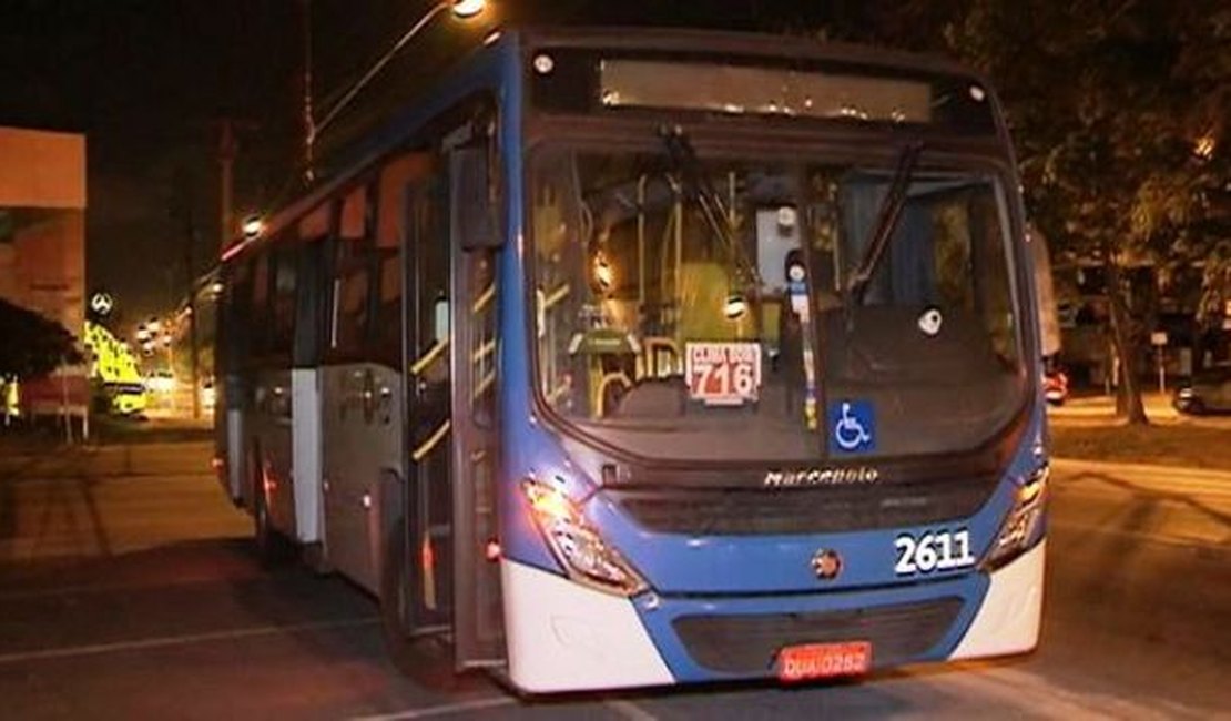 Homem perde todo o salário durante assalto a ônibus em Maceió
