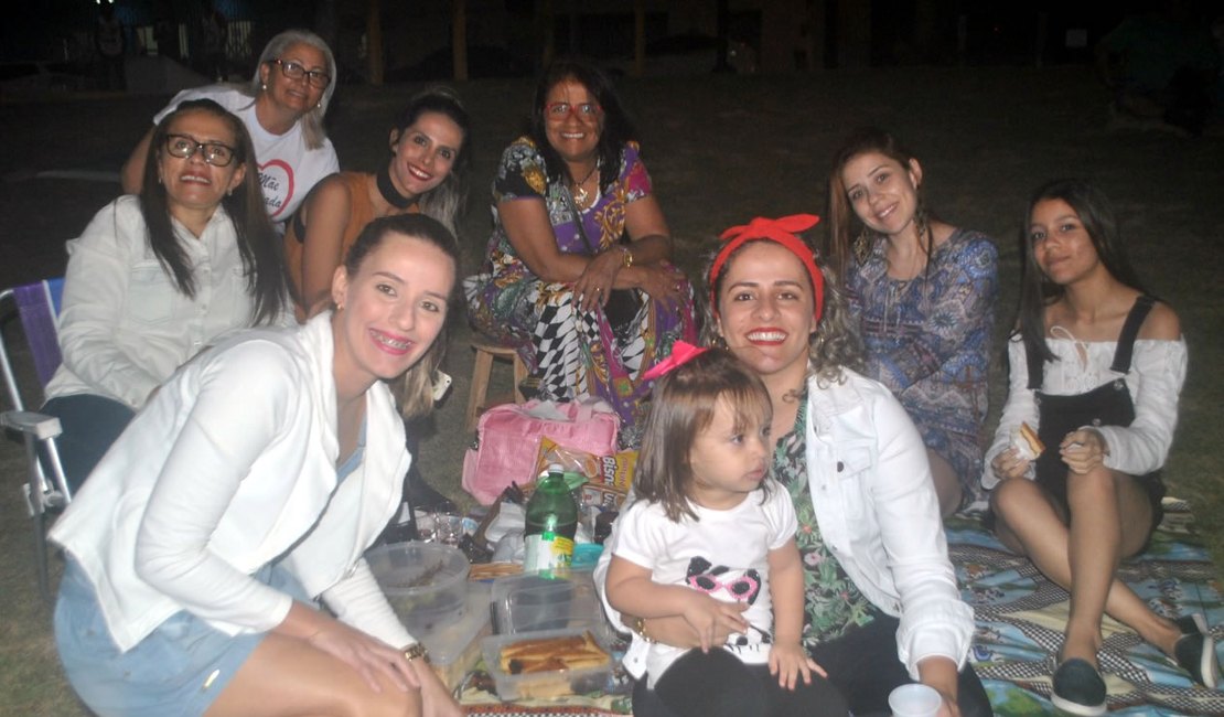 Famílias arapiraquenses participam de piquenique musical no Dia das Mães
