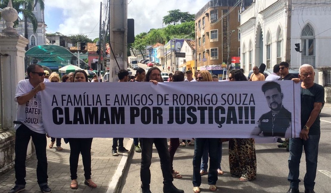 Familiares e amigos de cantor sertanejo morto em Maceió cobram solução do caso
