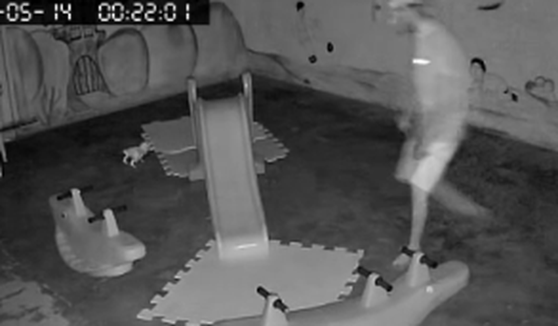 VÍDEO: Filmagem mostra ladrão dentro de escola de educação infantil furtada no bairro Bom Sucesso