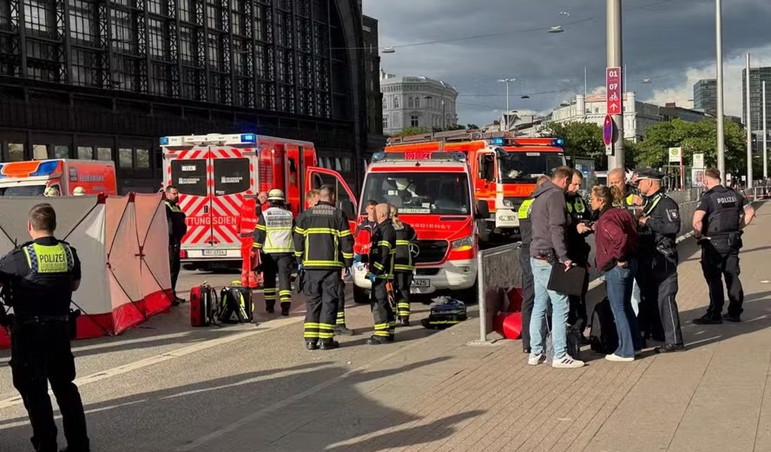 Mulher esfaqueia 12 pessoas em estação de metrô em Hamburgo, na Alemanha