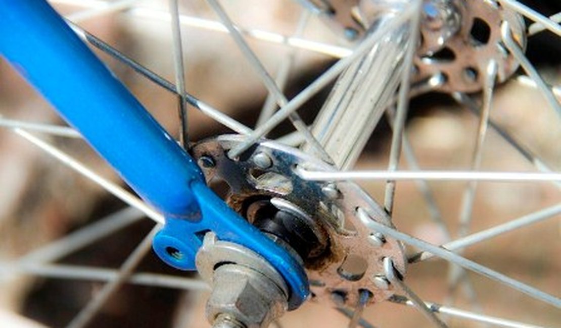 Jovem viola cadeado e furta bicicleta na Baixa Grande, em Arapiraca