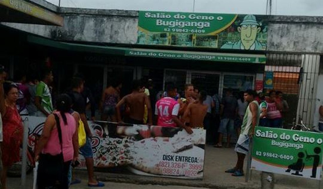 Homem é morto a tiros dentro de barbearia em Rio Largo