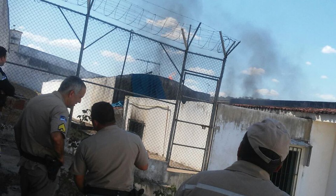 Detentos da cadeia pública de Garanhuns fazem rebelião na unidade