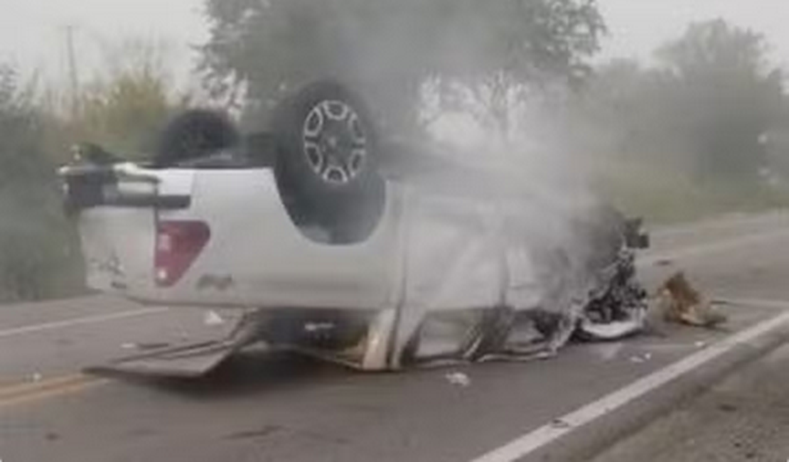 Três pessoas morrem em acidente envolvendo carro e caminhonete na BR-235, em Sergipe; vereador está entre as vítimas