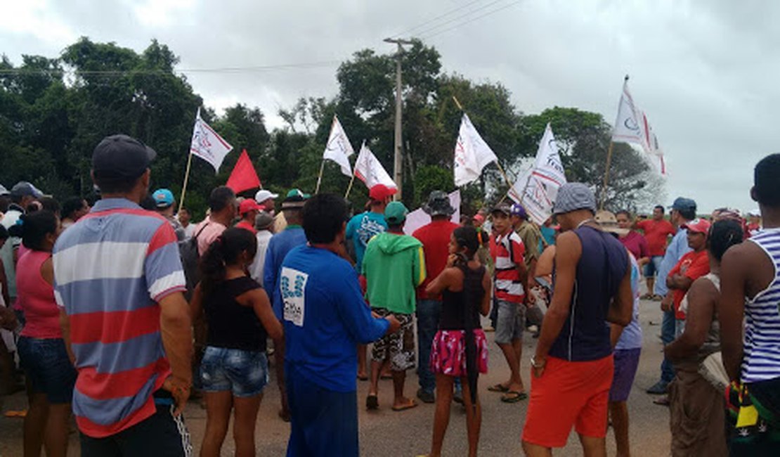 Movimentos sociais ocupam agências da Caixa e do INSS no interior de AL