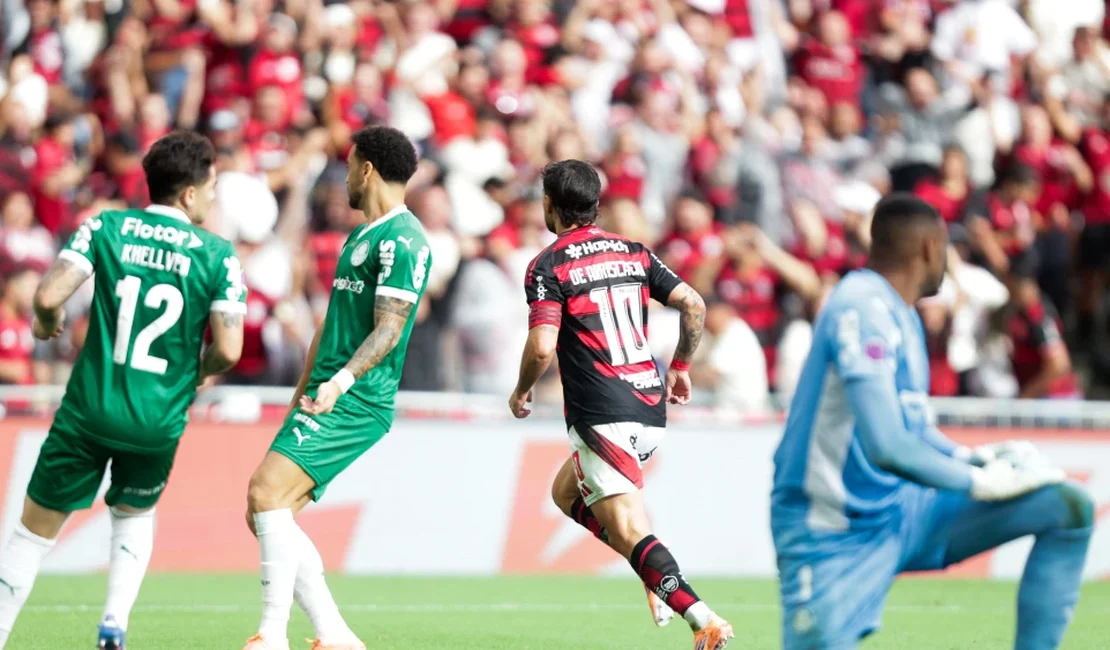 Flamengo vence Palmeiras em jogaço e iguala pontuação do líder do Brasileiro