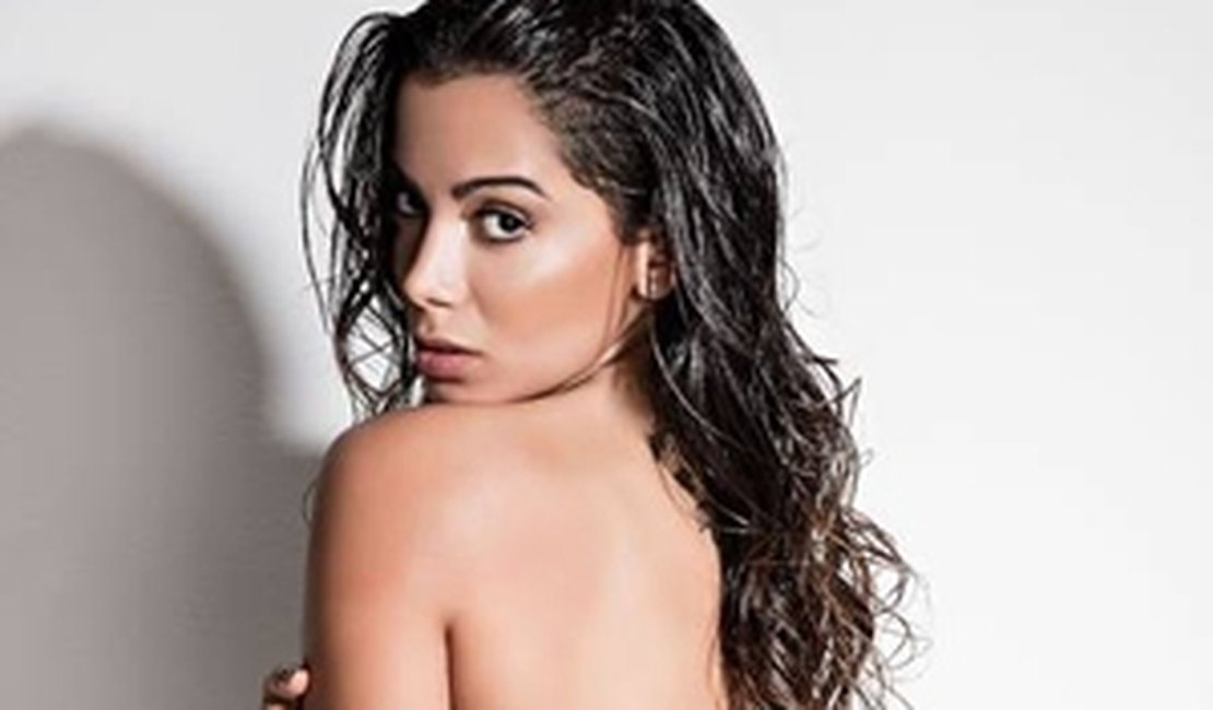 Anitta comemora título de mulher mais sexy e brinca: 'estava na minha hora'