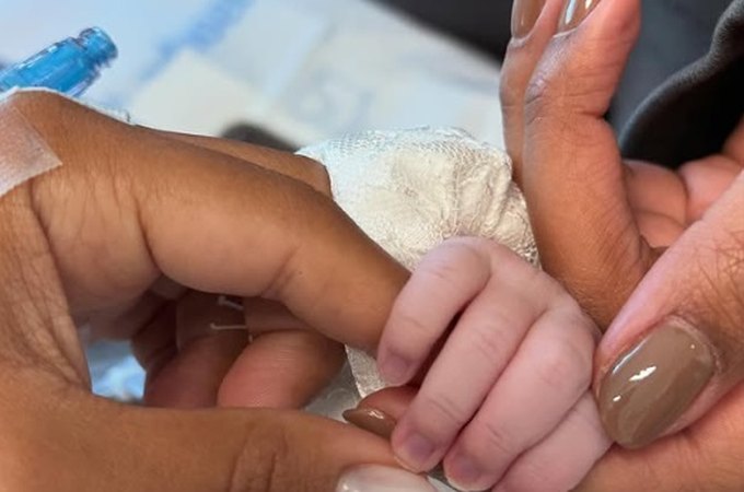 Nasce Zuri, filha de Ludmilla e Brunna Gonçalves