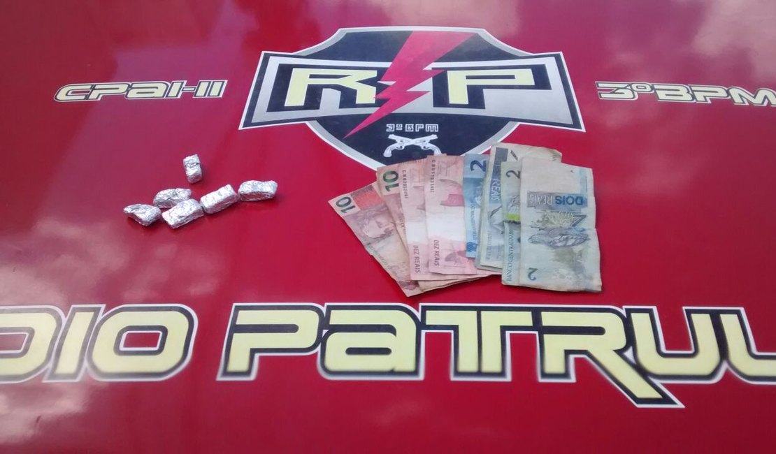 Guarnição de Radiopatrulha apreende menor vendendo droga no bairro Itapuã em Arapiraca