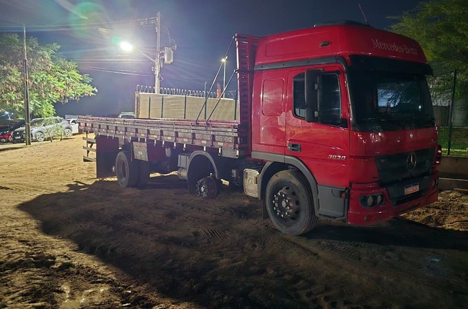 Caminhão roubado em Maceió é recuperado durante ação integrada na zona rural de Palmeira dos Índios