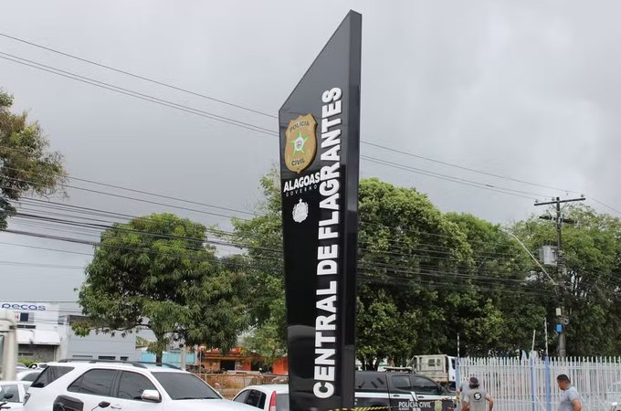 Homem é preso suspeito de mostrar partes íntimas para crianças
