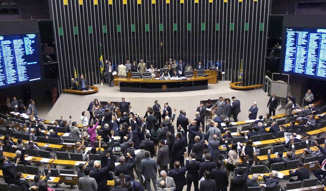 Câmara aprova texto-base de projeto que fixa teto para gastos de campanha