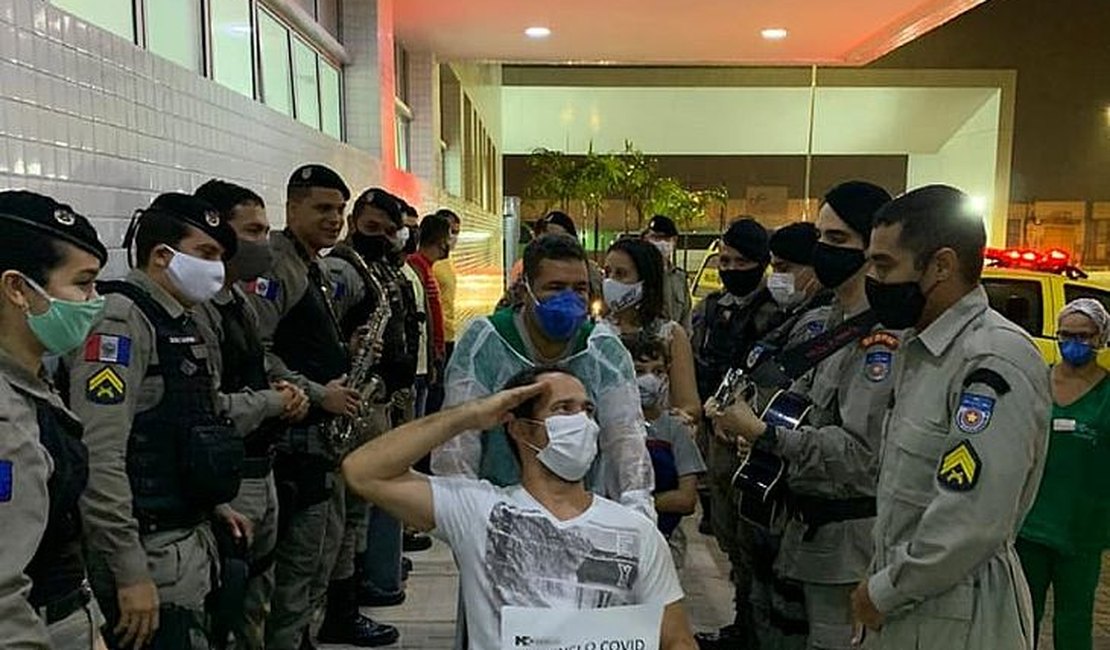 Vídeo. Corporação homenageia policiais alagoanos com coronavírus que receberam alta